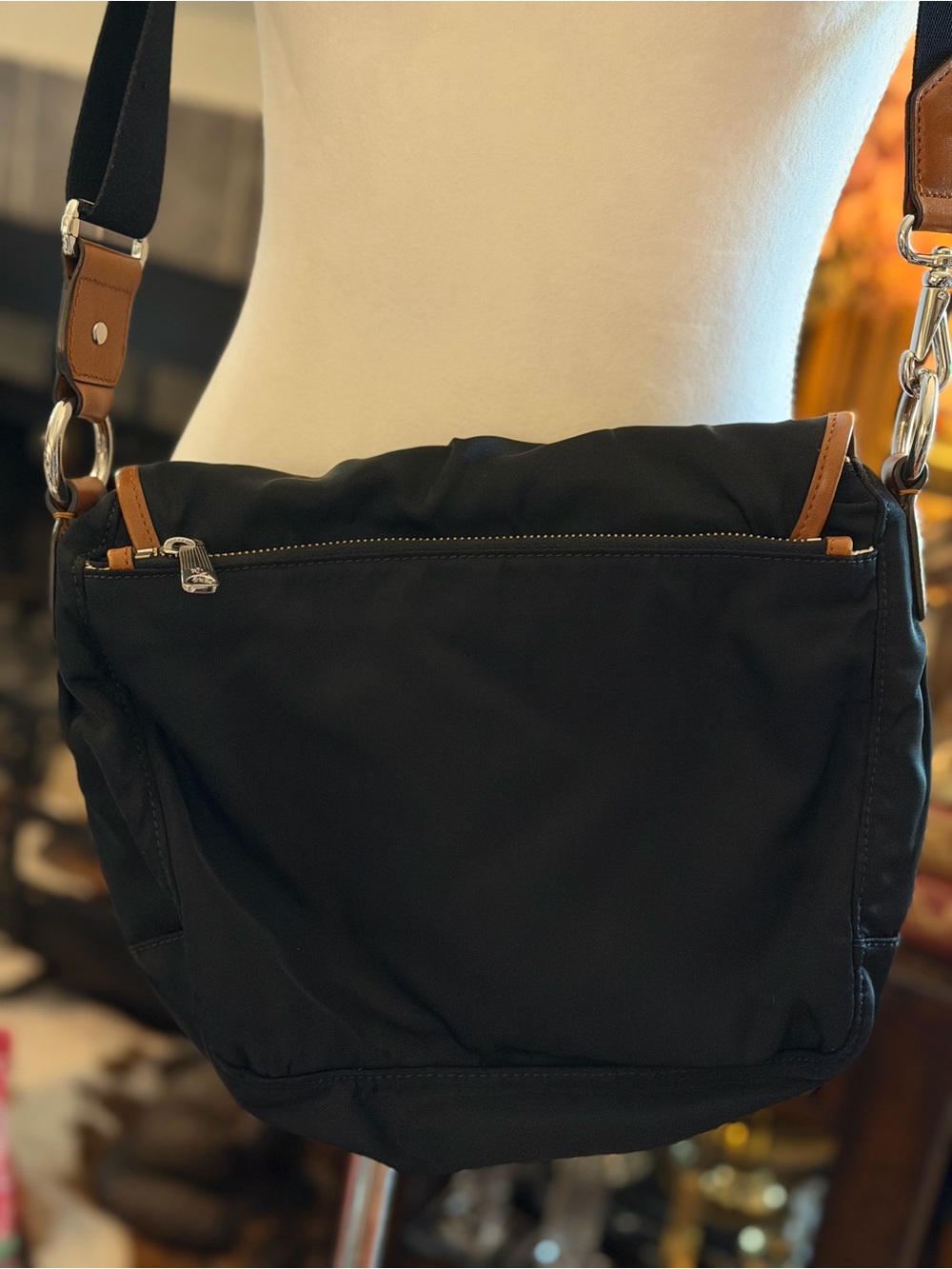 EUC Ralph Lauren Women’s Black and Brown Crossbody Messenger Bag. Like new! - Picture 5 of 8